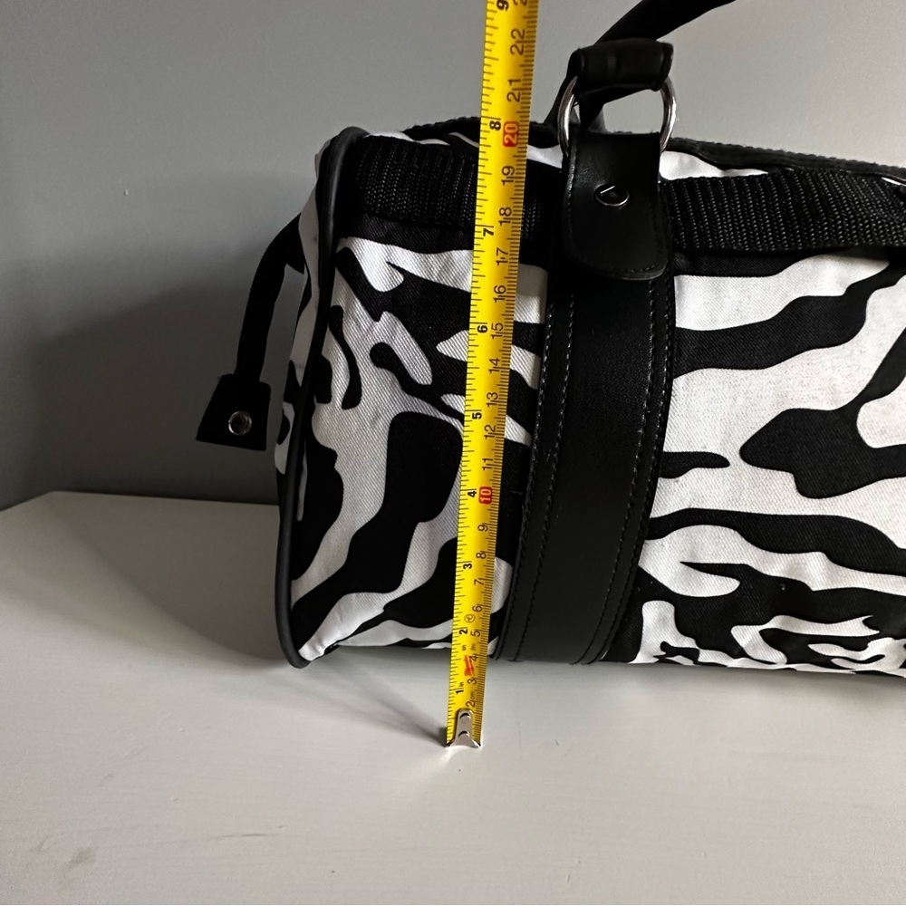 TRACKER Zebra Print Carry On / Overnight Bag - black & white GUC - Picture 9 of 13